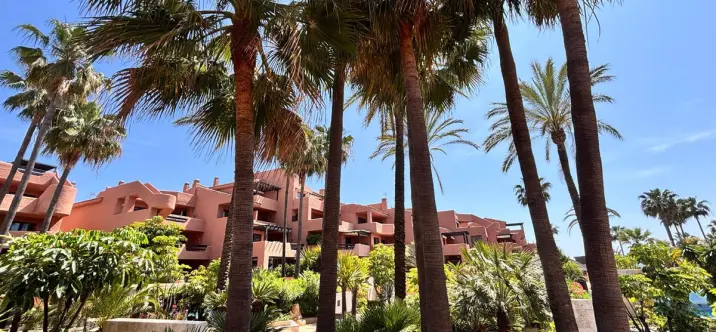 Sale of ground floor apartment in Estepona 2