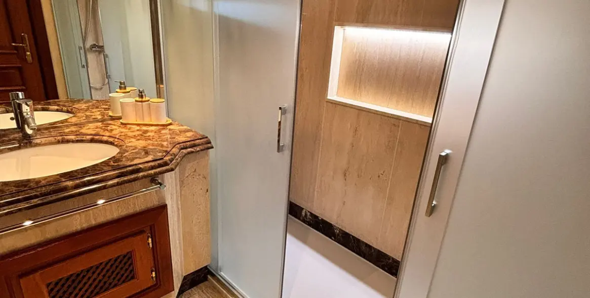 Sale of ground floor apartment in Estepona 13
