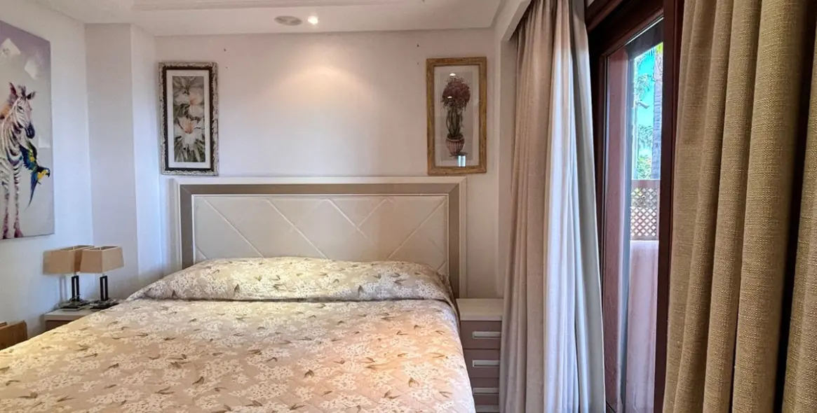 Sale of ground floor apartment in Estepona 18