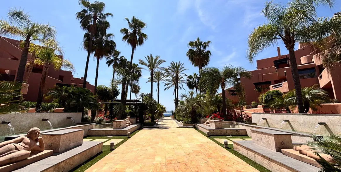 Sale of ground floor apartment in Estepona 41