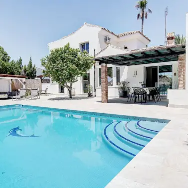 Venta de villa independiente en Calahonda