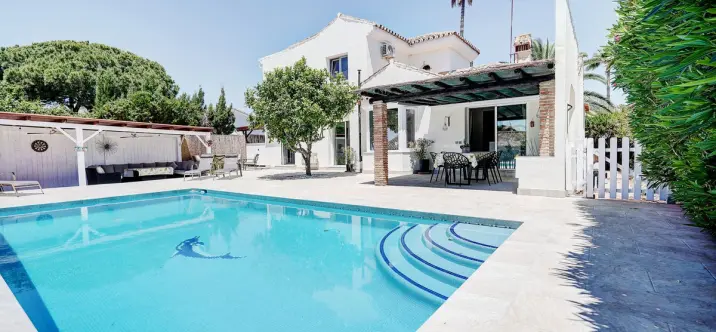 Venta de villa independiente en Calahonda 0