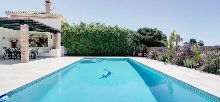 Venta de villa independiente en Calahonda 1
