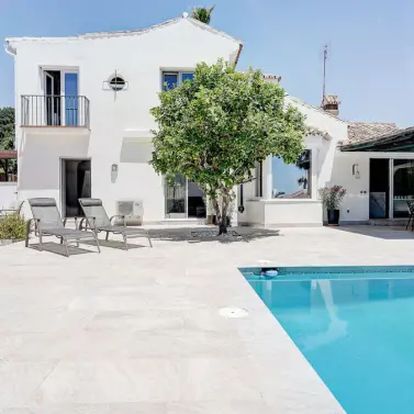 Venta de villa independiente en Calahonda