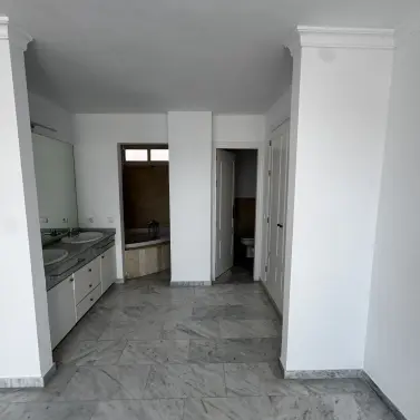 Продажа двухуровневого пентхауса в Guadalmina Baja