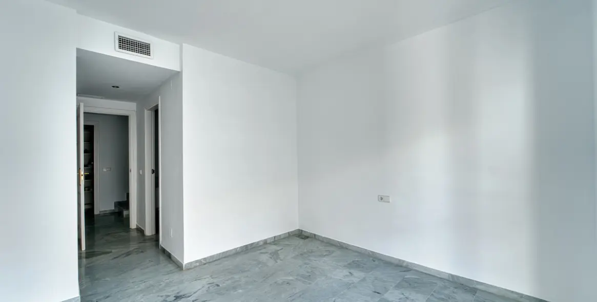 Продажа двухуровневого пентхауса в Guadalmina Baja 27