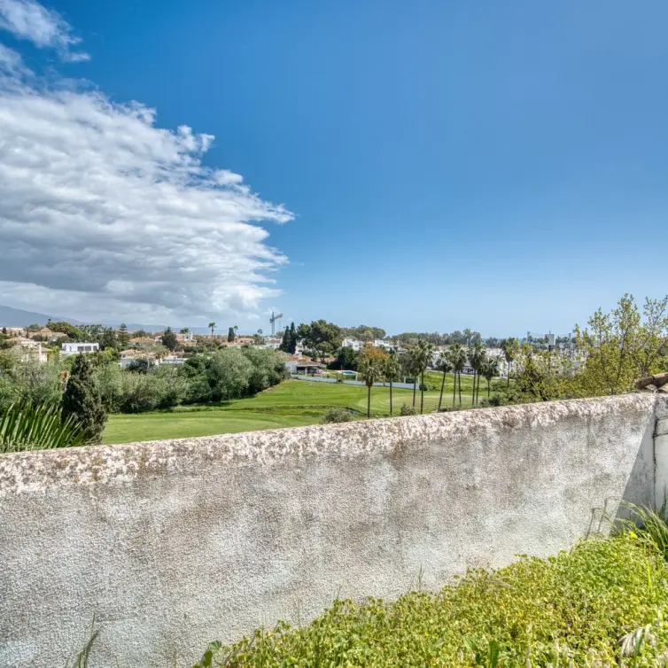 Venta de ático dúplex en Guadalmina Baja