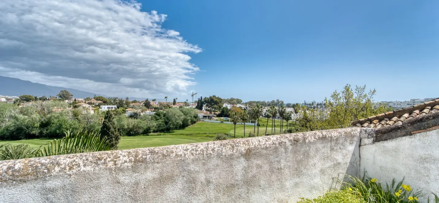 Venta de ático dúplex en Guadalmina Baja 1