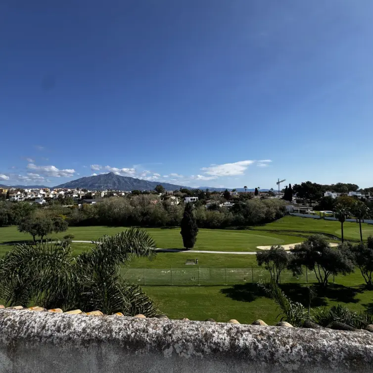 Venta de ático dúplex en Guadalmina Baja