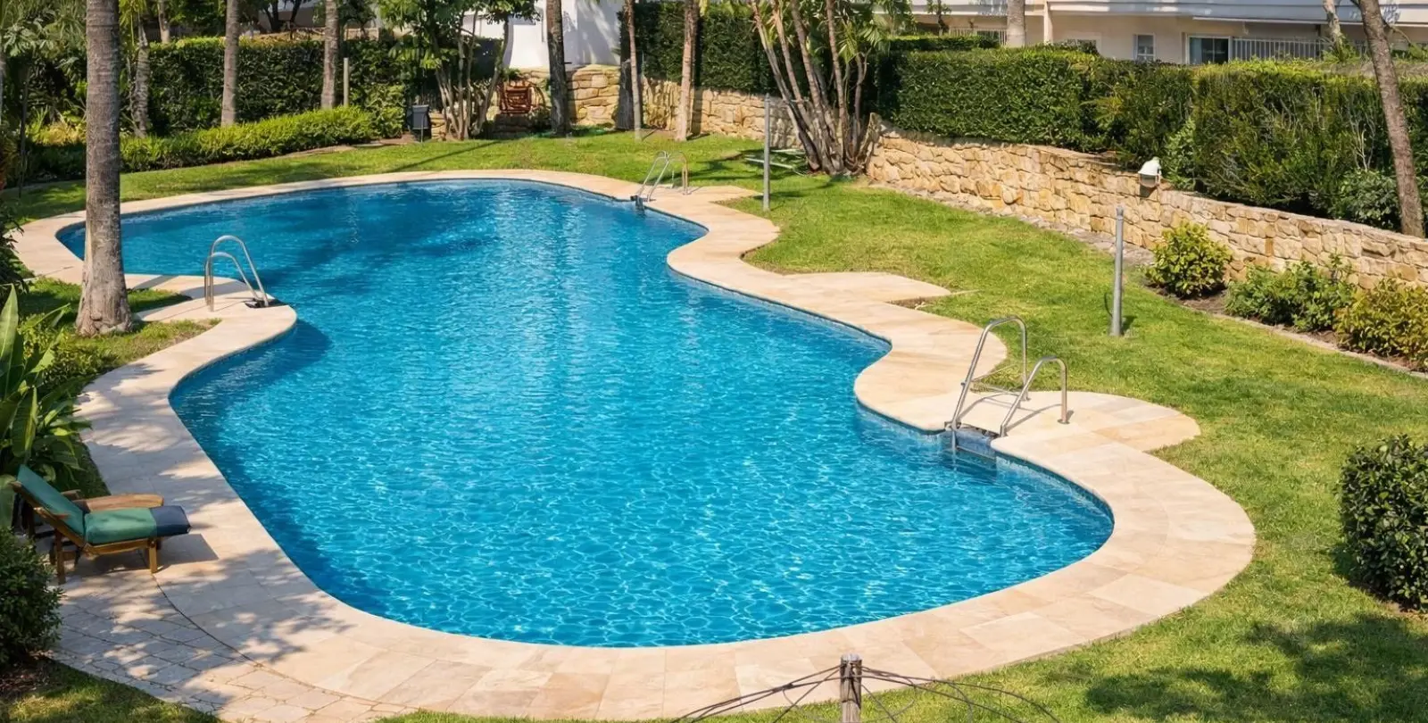 Sale of penthouse duplex in Guadalmina Baja 4