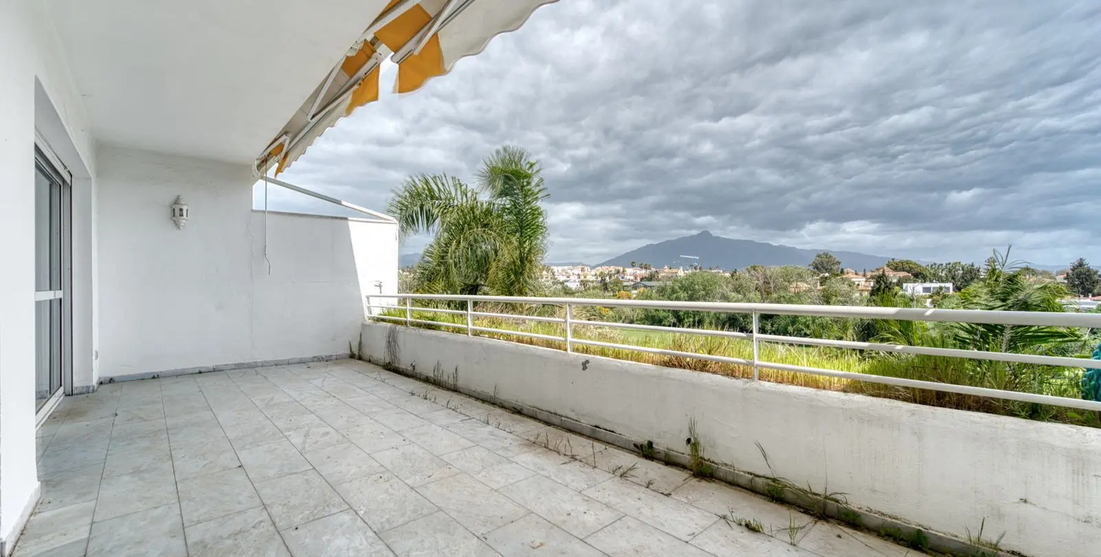 Sale of penthouse duplex in Guadalmina Baja 5