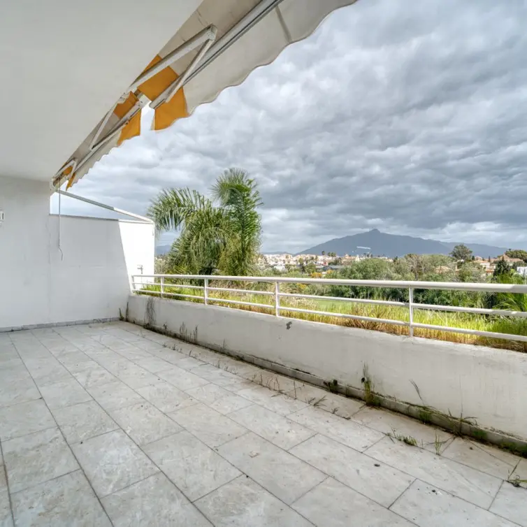Venta de ático dúplex en Guadalmina Baja