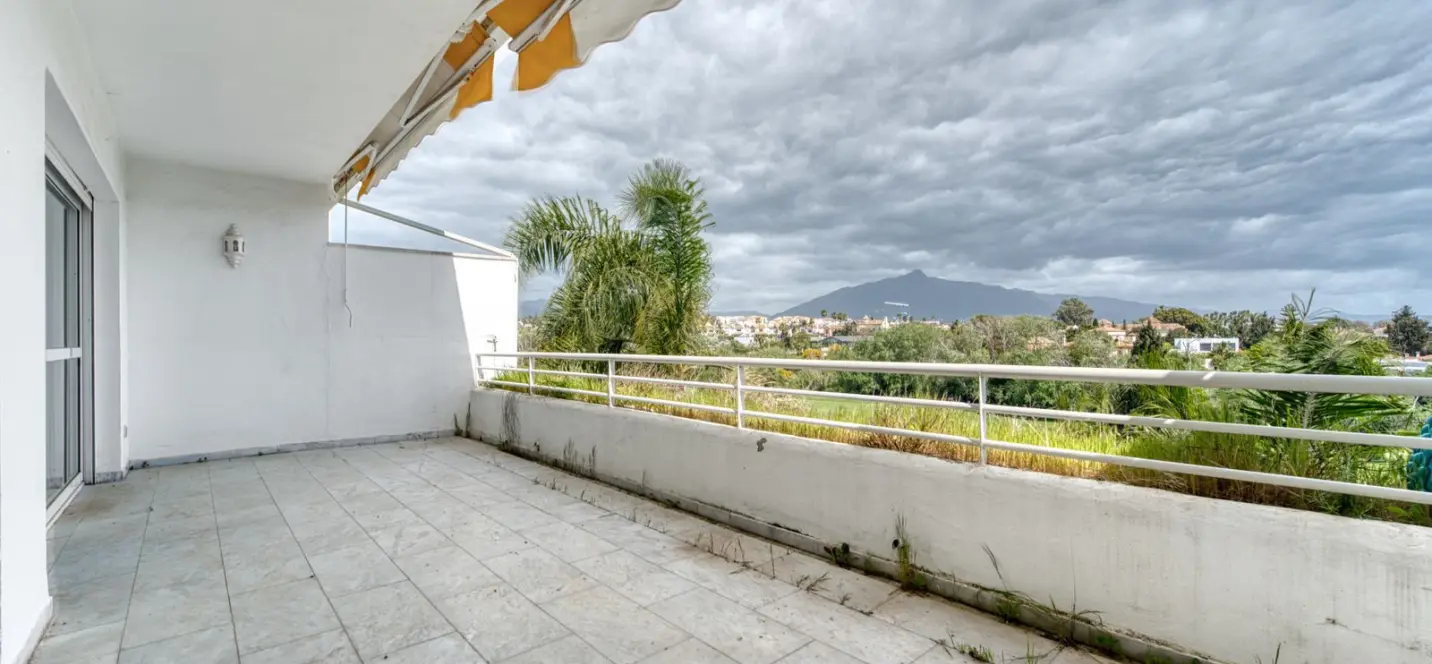 Venta de ático dúplex en Guadalmina Baja 4
