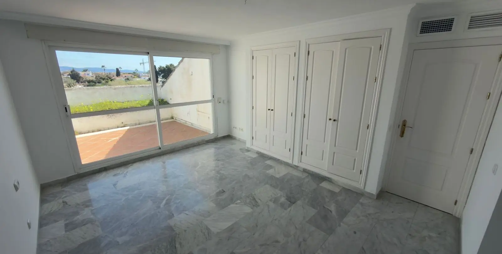 Sale of penthouse duplex in Guadalmina Baja 7