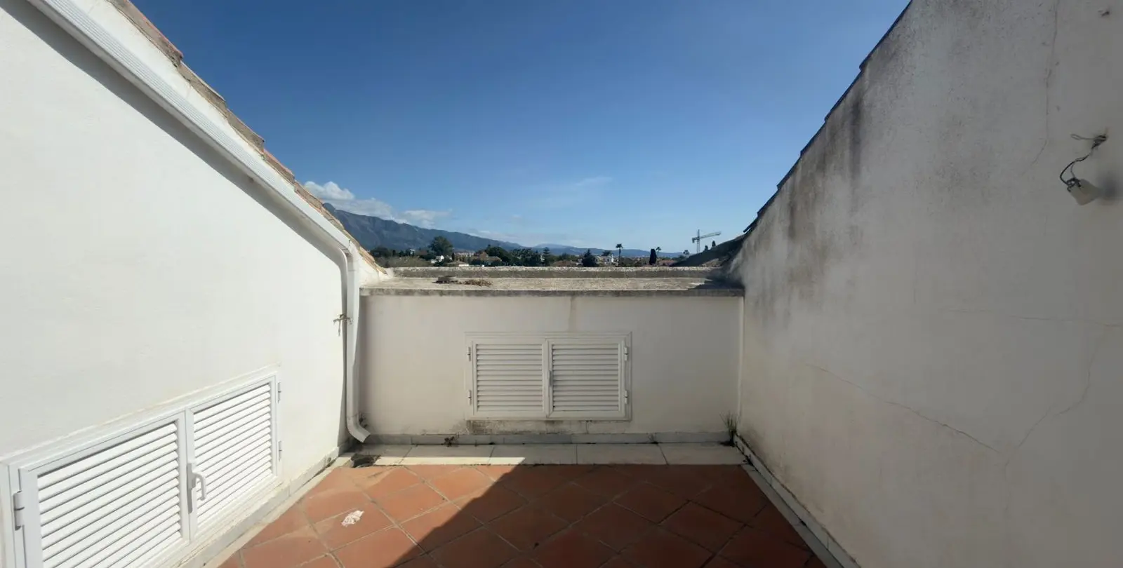 Sale of penthouse duplex in Guadalmina Baja 11