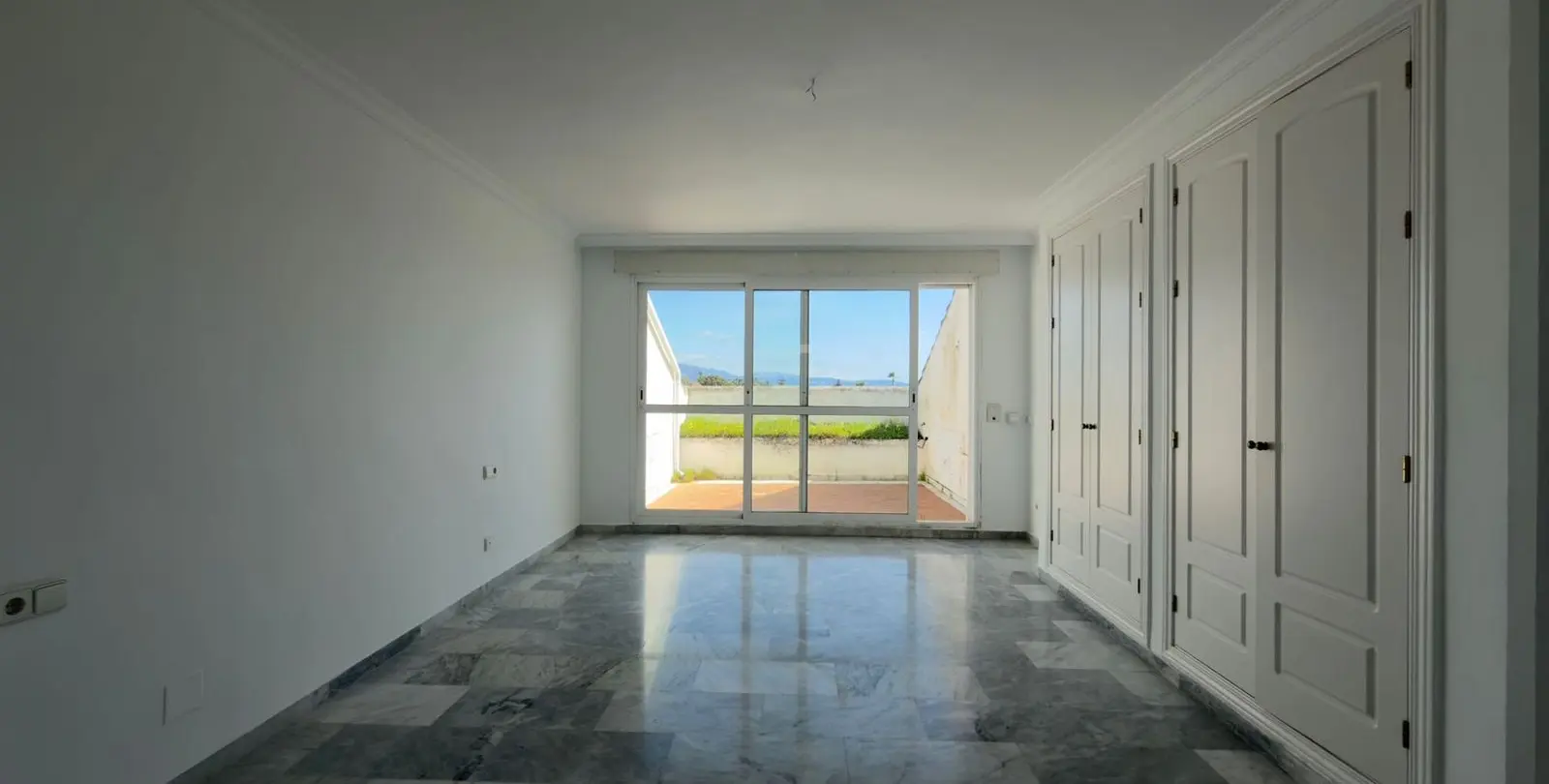 Sale of penthouse duplex in Guadalmina Baja 12