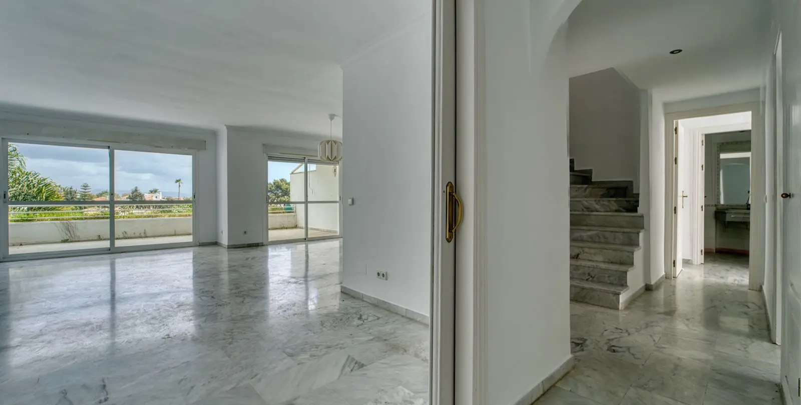 Sale of penthouse duplex in Guadalmina Baja 14