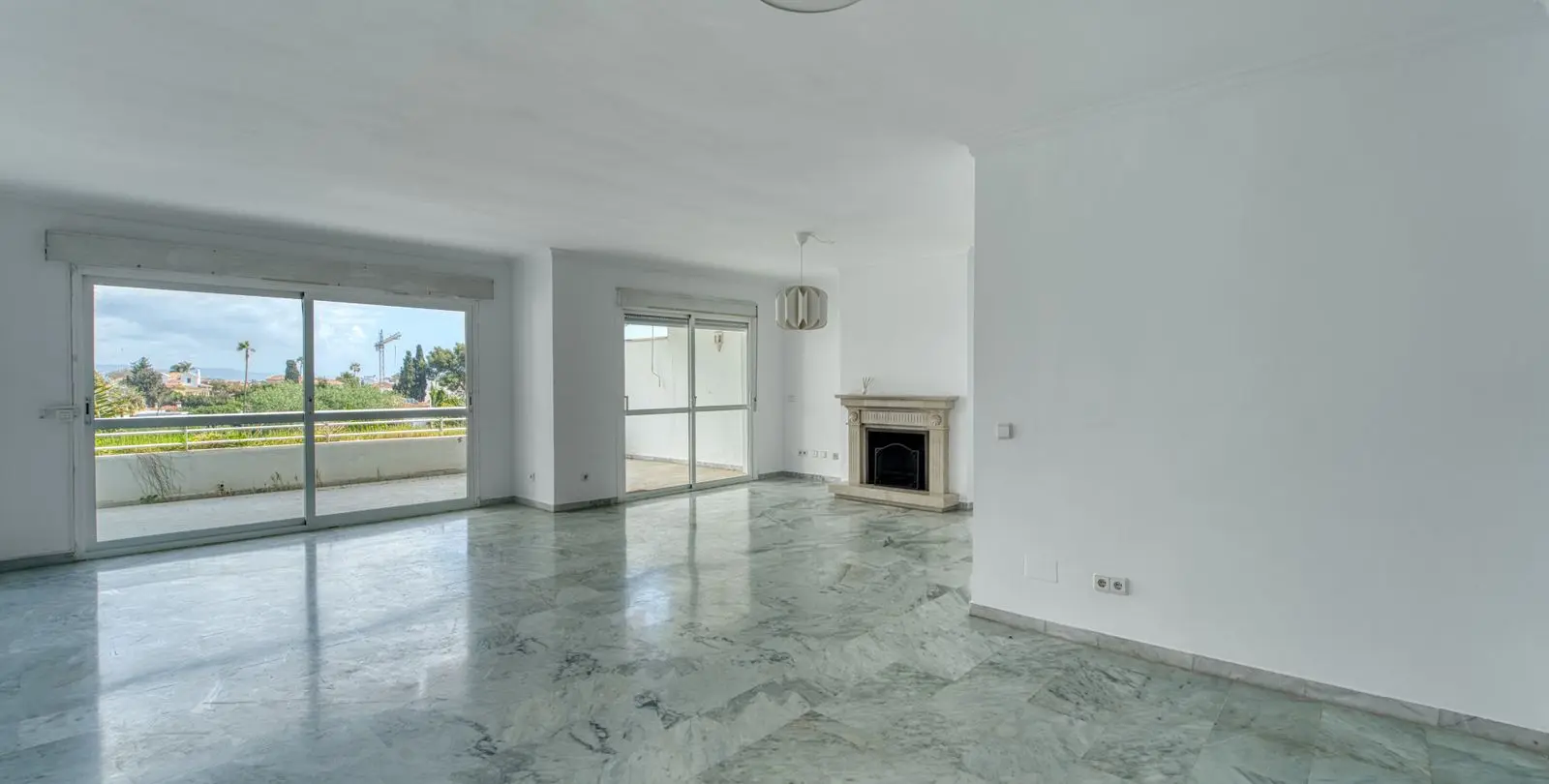 Sale of penthouse duplex in Guadalmina Baja 16