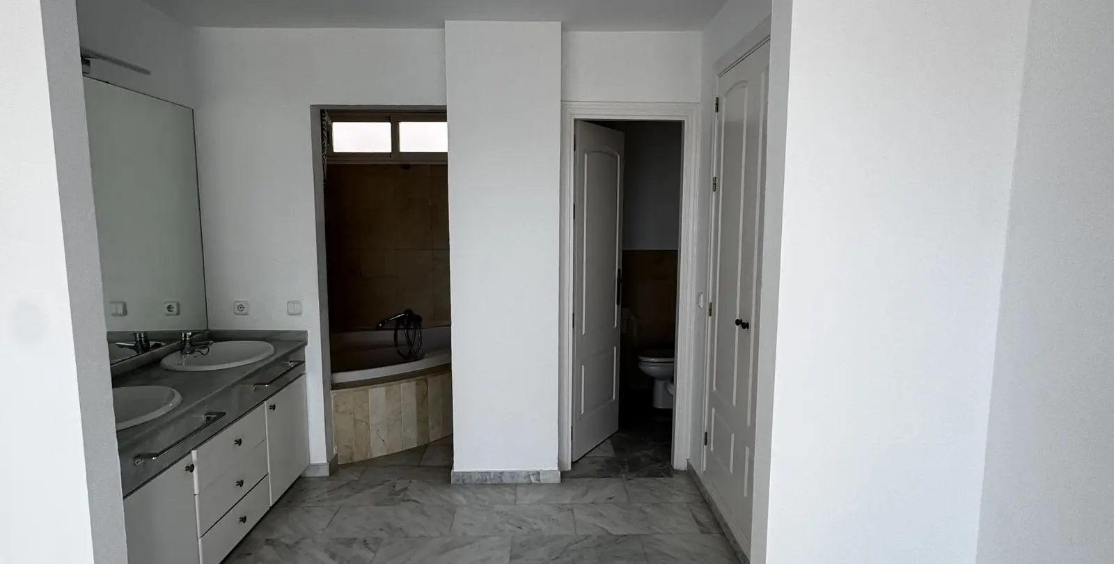 Sale of penthouse duplex in Guadalmina Baja 20