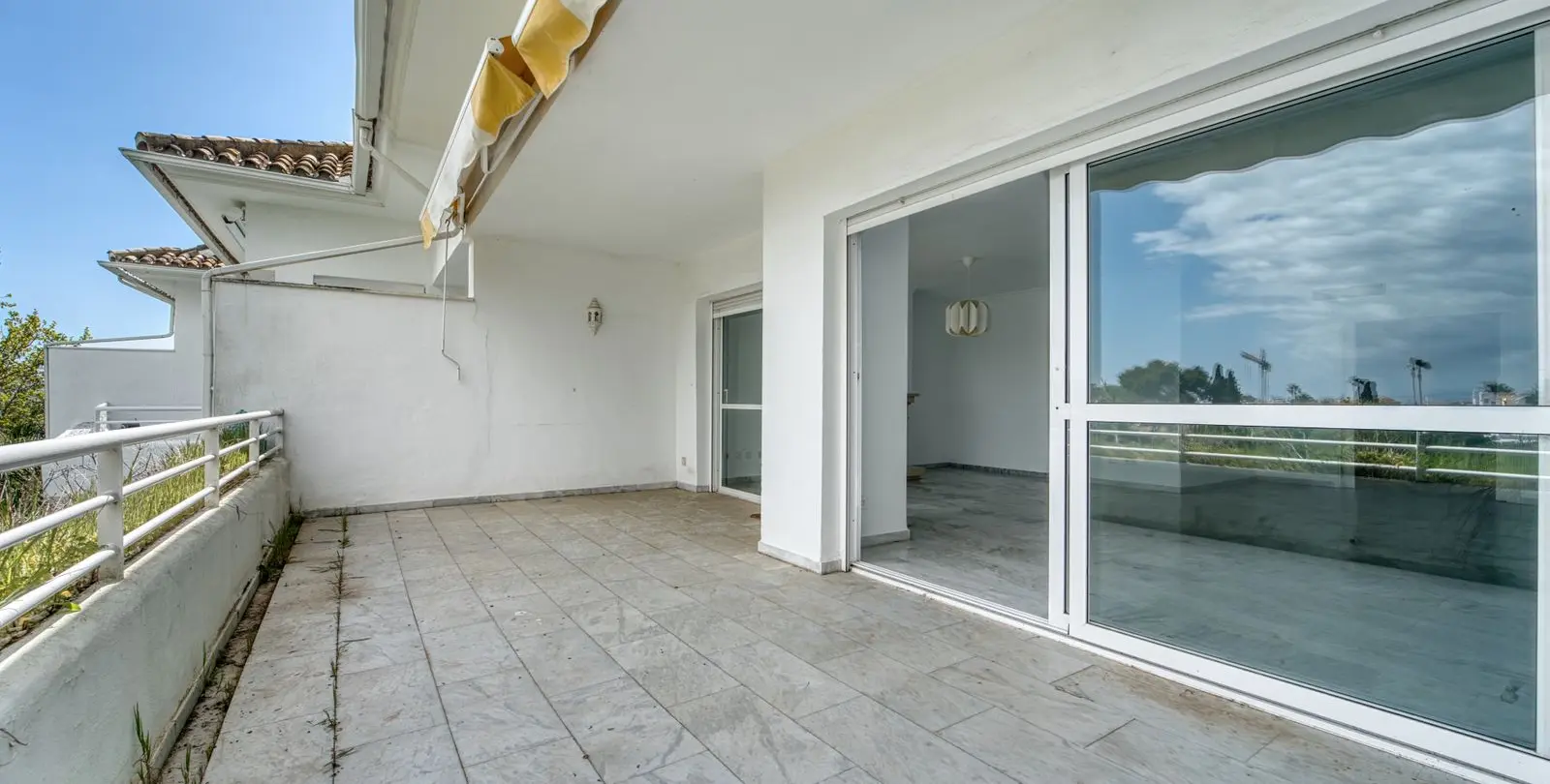 Sale of penthouse duplex in Guadalmina Baja 21