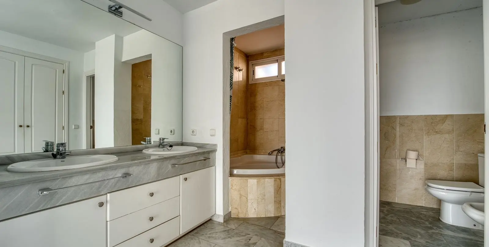 Sale of penthouse duplex in Guadalmina Baja 23