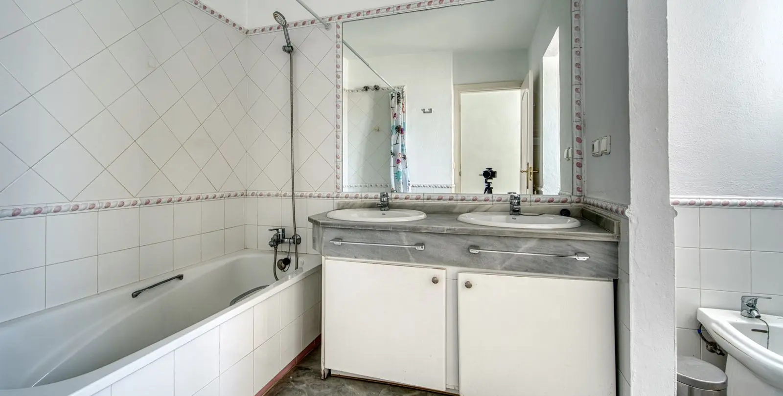 Sale of penthouse duplex in Guadalmina Baja 26