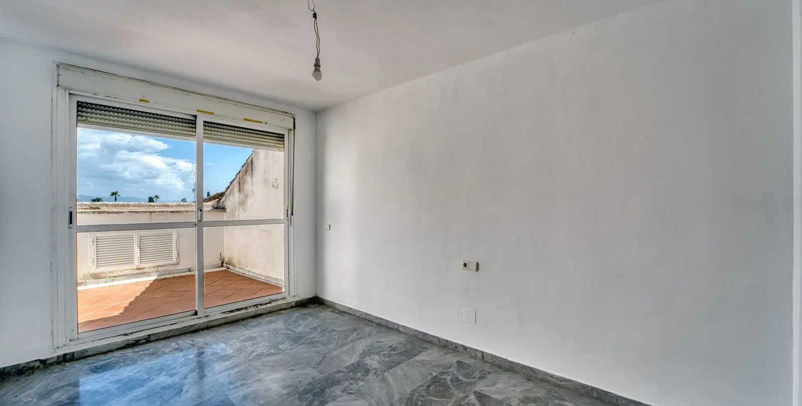 Sale of penthouse duplex in Guadalmina Baja 27