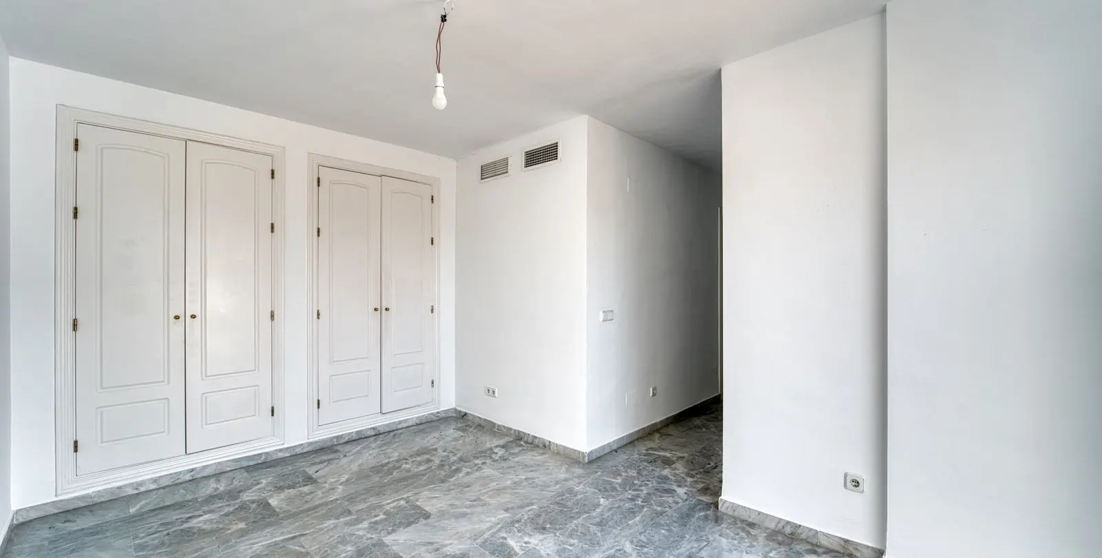 Sale of penthouse duplex in Guadalmina Baja 29