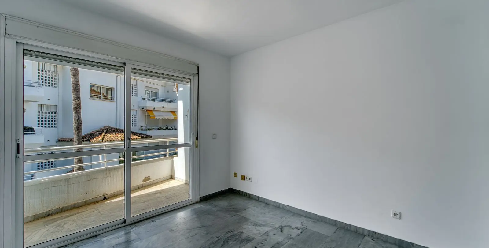 Sale of penthouse duplex in Guadalmina Baja 30