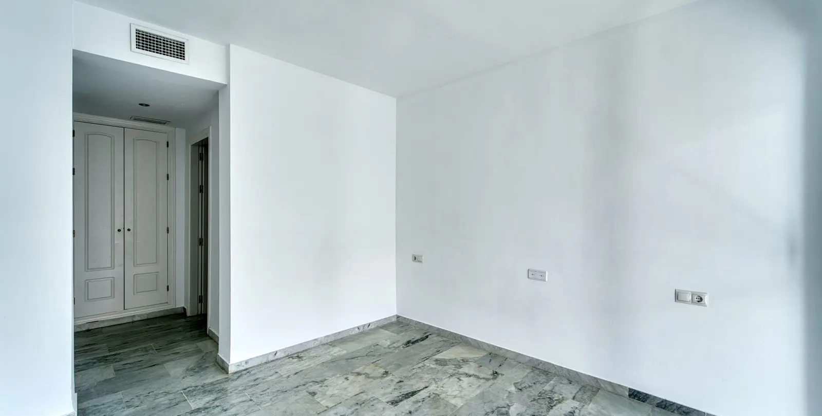 Sale of penthouse duplex in Guadalmina Baja 31