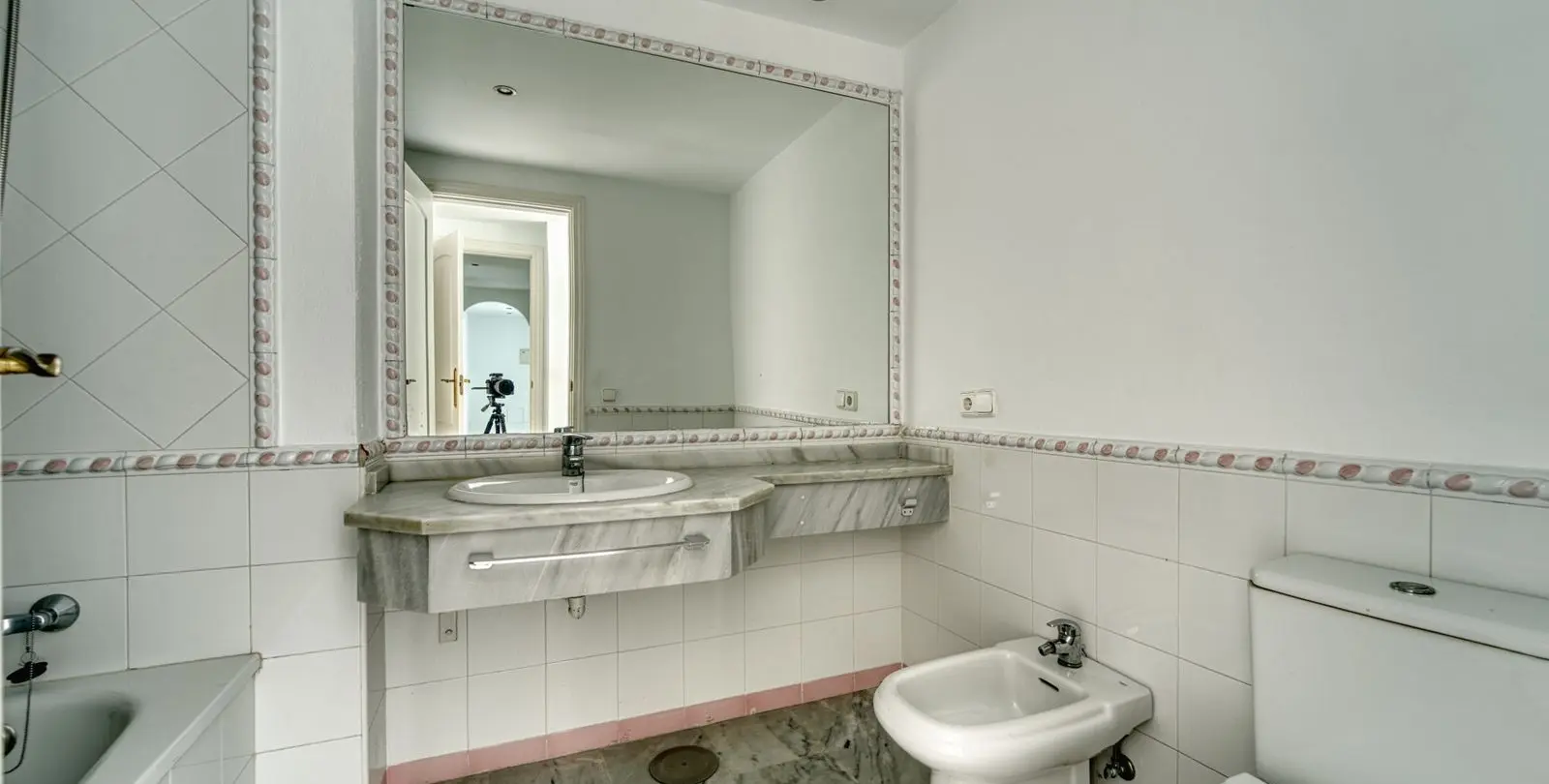 Sale of penthouse duplex in Guadalmina Baja 32