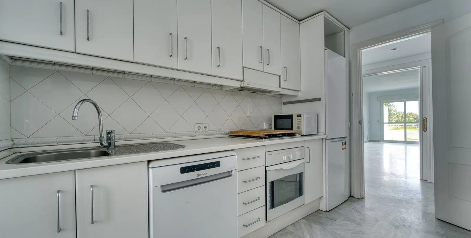 Sale of penthouse duplex in Guadalmina Baja 33