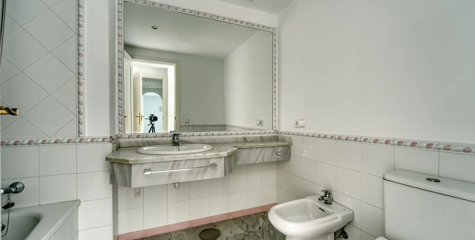 Sale of penthouse duplex in Guadalmina Baja 35