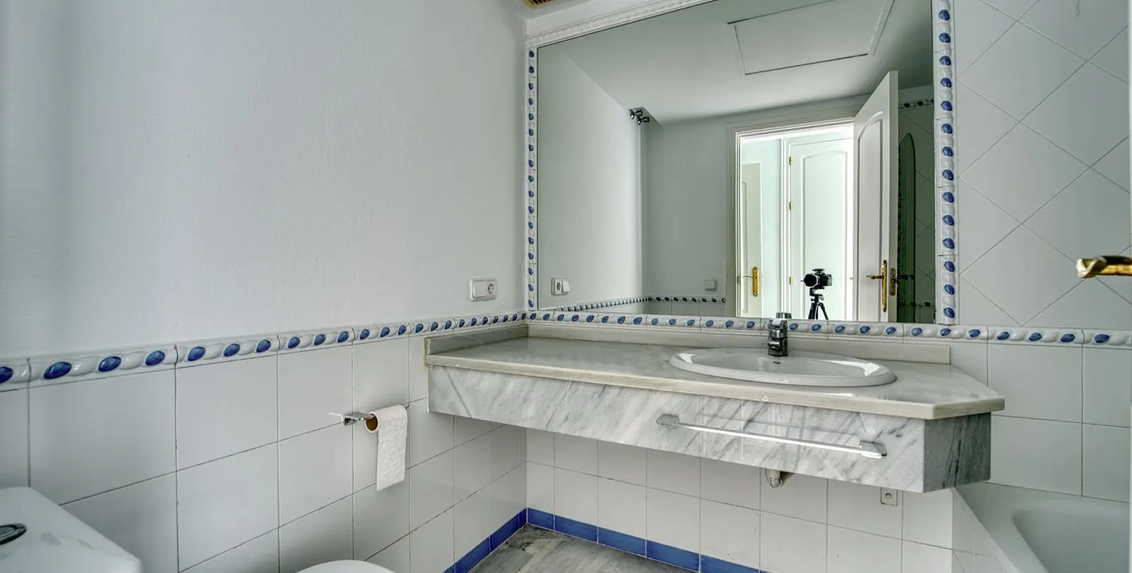 Sale of penthouse duplex in Guadalmina Baja 36
