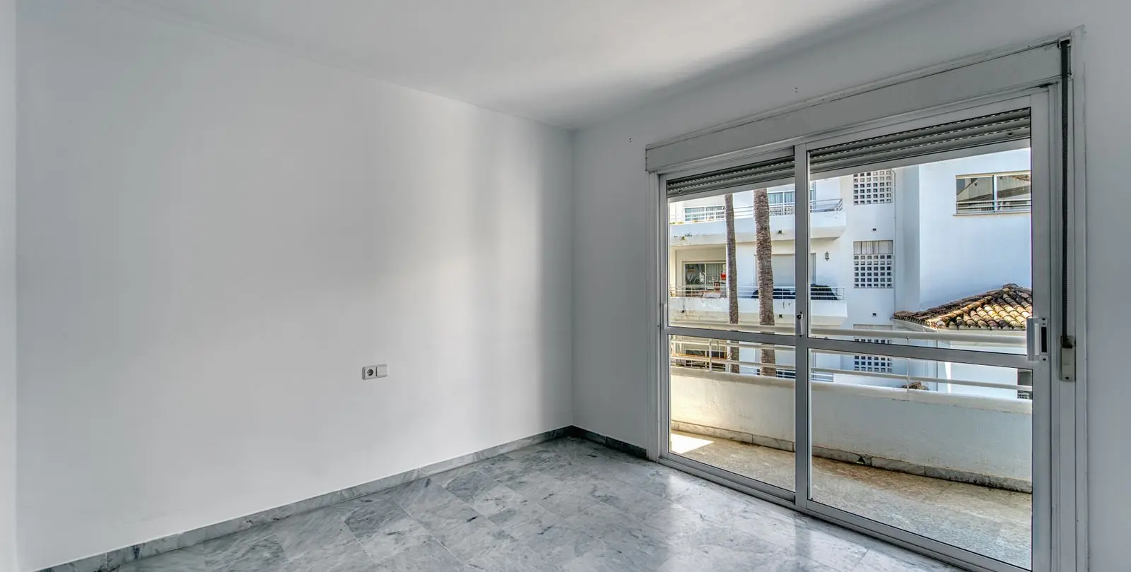 Sale of penthouse duplex in Guadalmina Baja 38