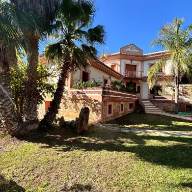 Venta de villa independiente en Estepona