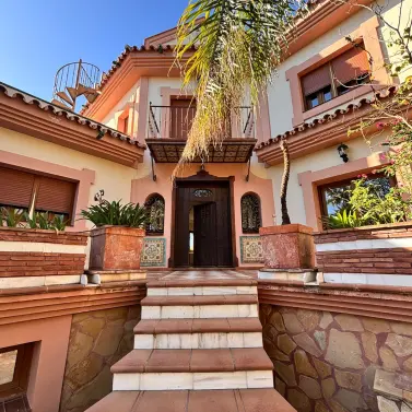 Venta de villa independiente en Estepona