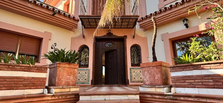 Venta de villa independiente en Estepona 1