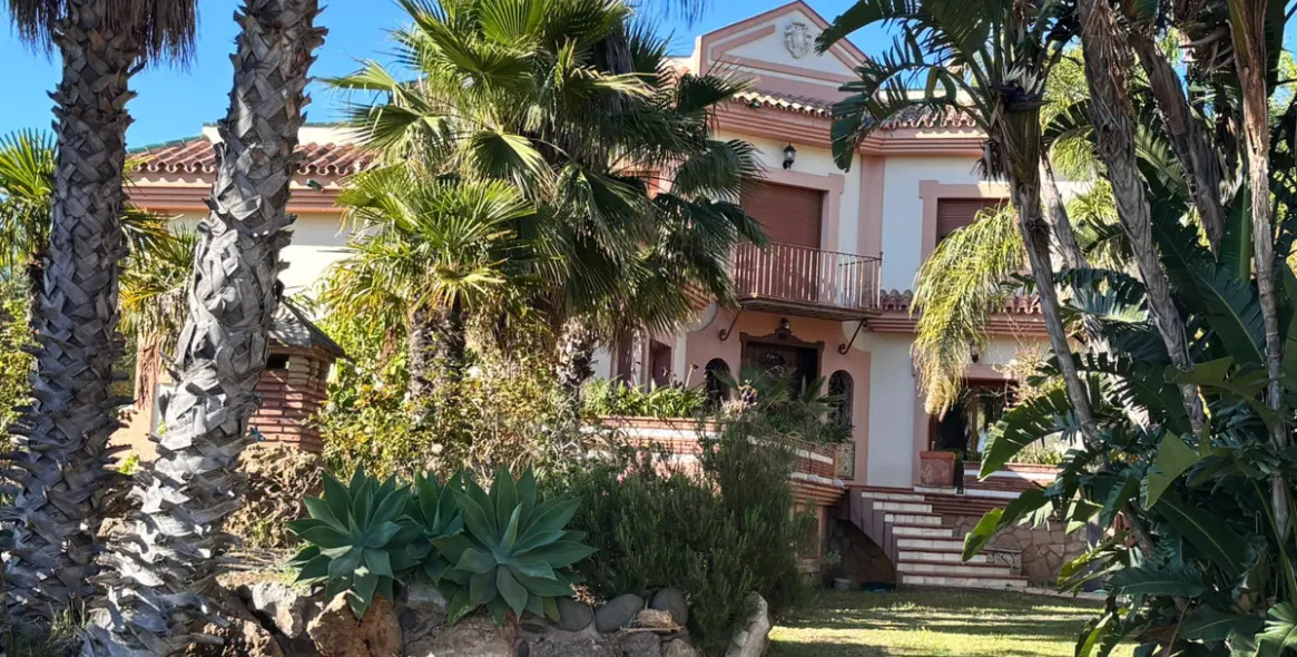 Venta de villa independiente en Estepona 3