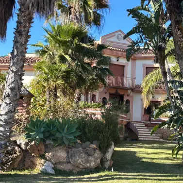Venta de villa independiente en Estepona