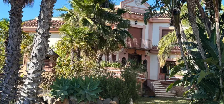 Venta de villa independiente en Estepona 2