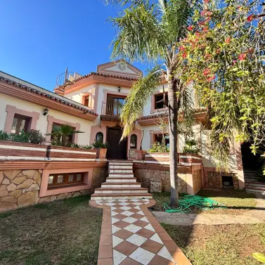 Venta de villa independiente en Estepona