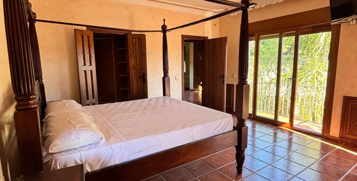 Venta de villa independiente en Estepona 17