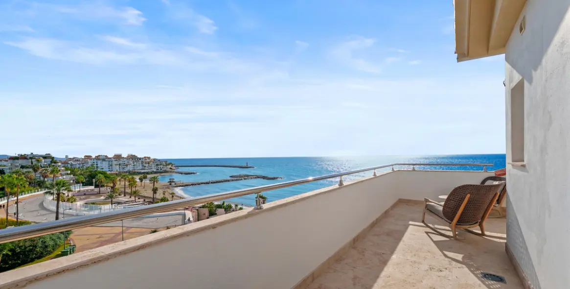 Продажа апартаментов на среднем этаже в Puerto Banús 1