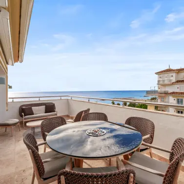 Venta de apartamento en planta media en Puerto Banús
