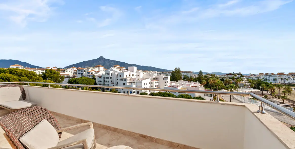 Продажа апартаментов на среднем этаже в Puerto Banús 4