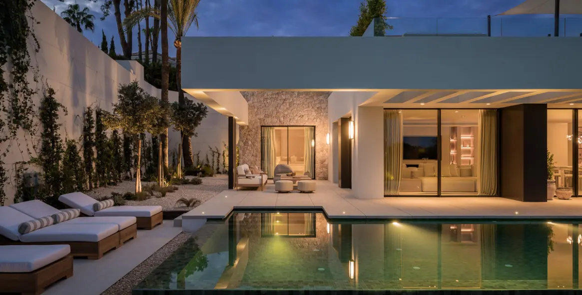 Sale of detached villa in Nueva Andalucía 1