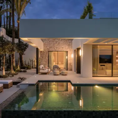 Venta de villa independiente en Nueva Andalucía