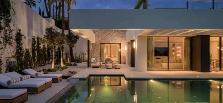Venta de villa independiente en Nueva Andalucía 0