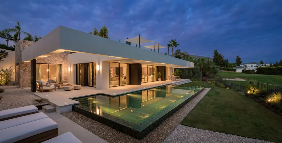 Sale of detached villa in Nueva Andalucía 2